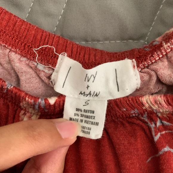 IVY + MAIN Red Floral Off the shoulder - Picture 3 of 3